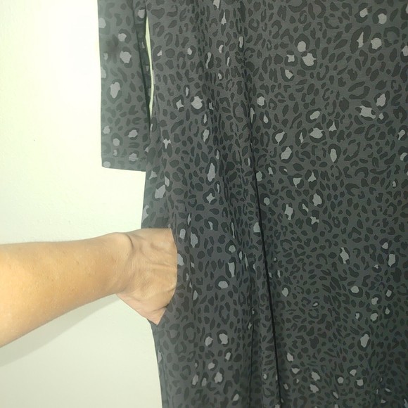 Time And Tru Swing Dress Size Large 3/4 Sleeve Round Neck Pockets Animal NEW - Picture 6 of 10